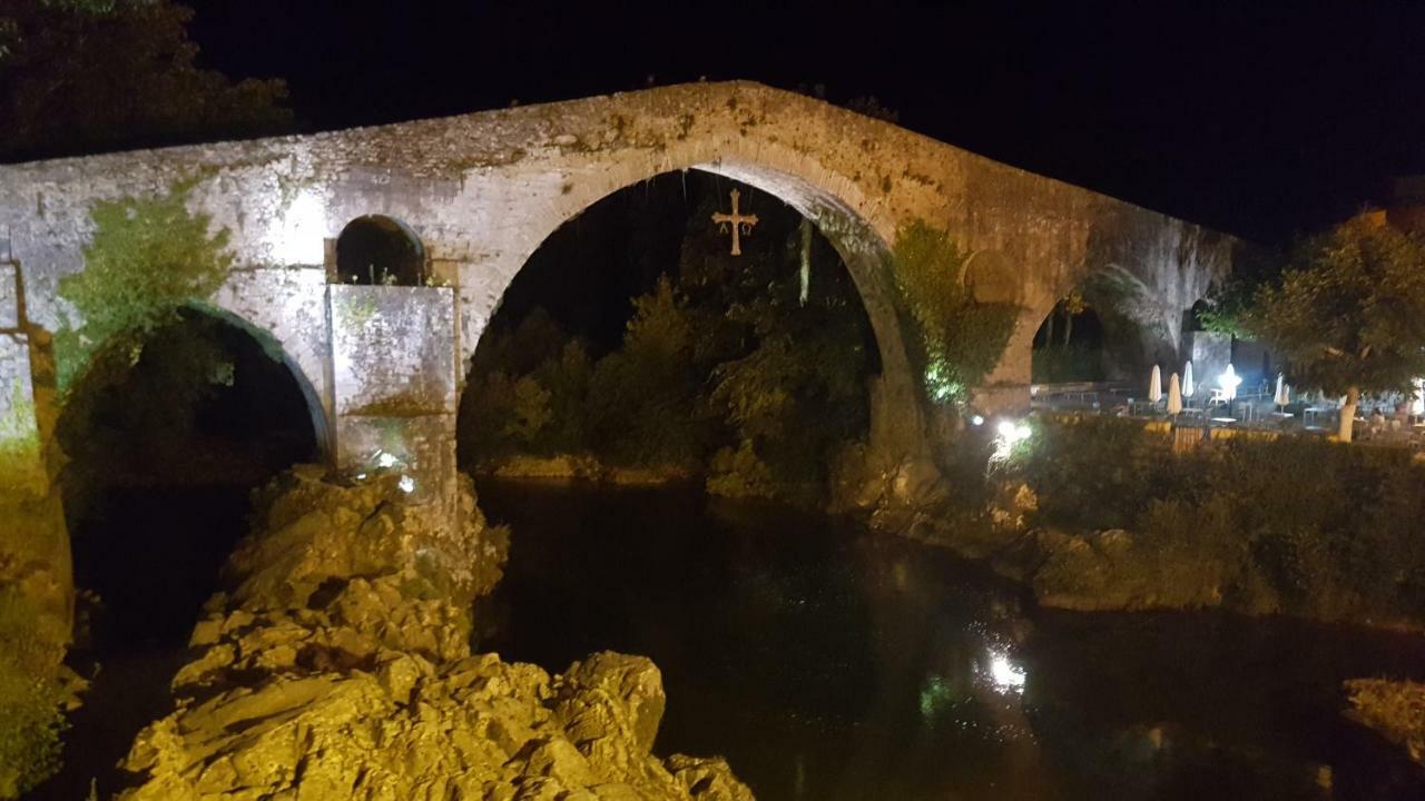Apartamentos La Guertina Cangas de Onis Bagian luar foto